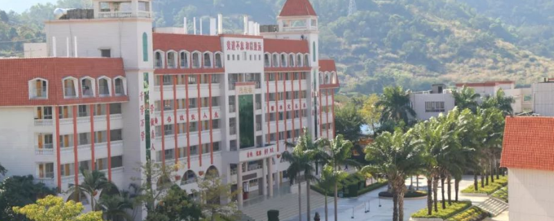 广东省揭阳中新世界英文学校好吗